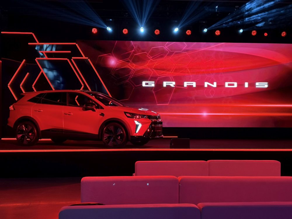 Zdjęcie okładkowe do wpis Klonowanie z&nbsp;sensem. Byłem na&nbsp;polskiej premierze Mitsubishi Grandis i&nbsp;wiem, dlaczego warto go&nbsp;kupić [galeria]