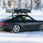 Zdjęcie okładkowe wpisu: Z&nbsp;namiotem na&nbsp;dachu Porsche 911. Brock Keen (@996roadtrip) przyjeżdża do&nbsp;Warszawy [galeria]