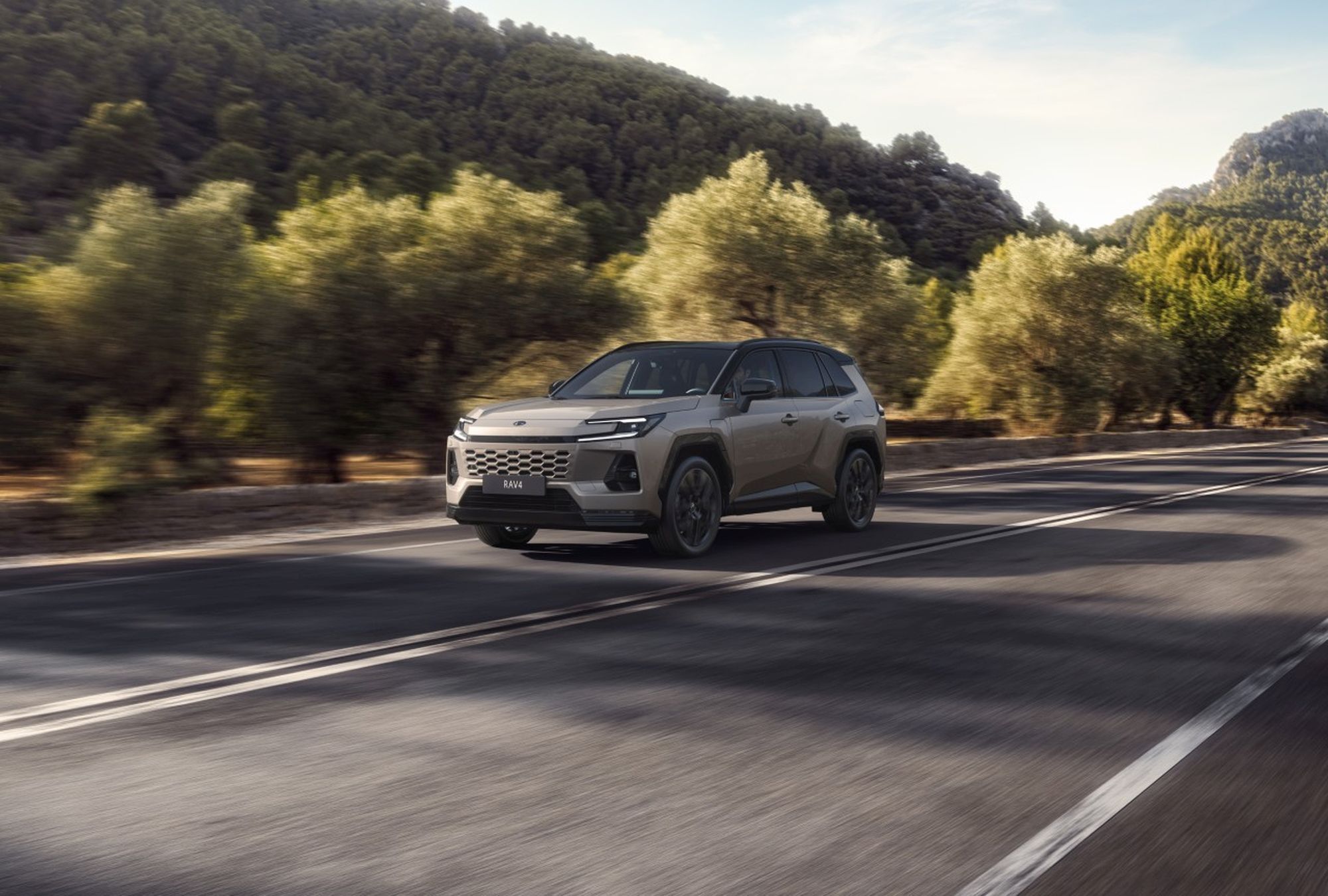 Szósta odsłona Toyoty RAV4. Zasięg PHEV do 212 km w mieście [galeria]