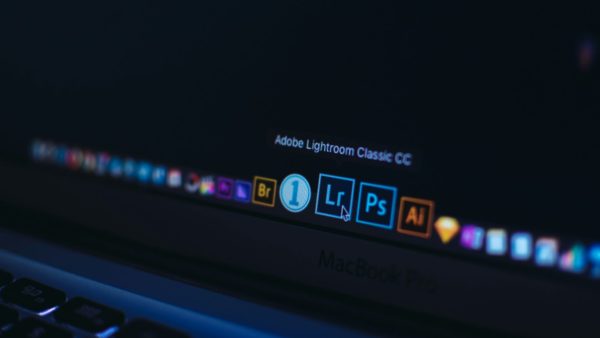 Adobe (fot. Viktor Szabo / Unsplash)