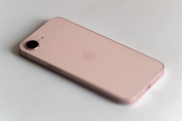 Zdjęcie okładkowe wpisu Apple zatrzymuje projektantów iPhone’a bonusami do&nbsp;400 tys. USD