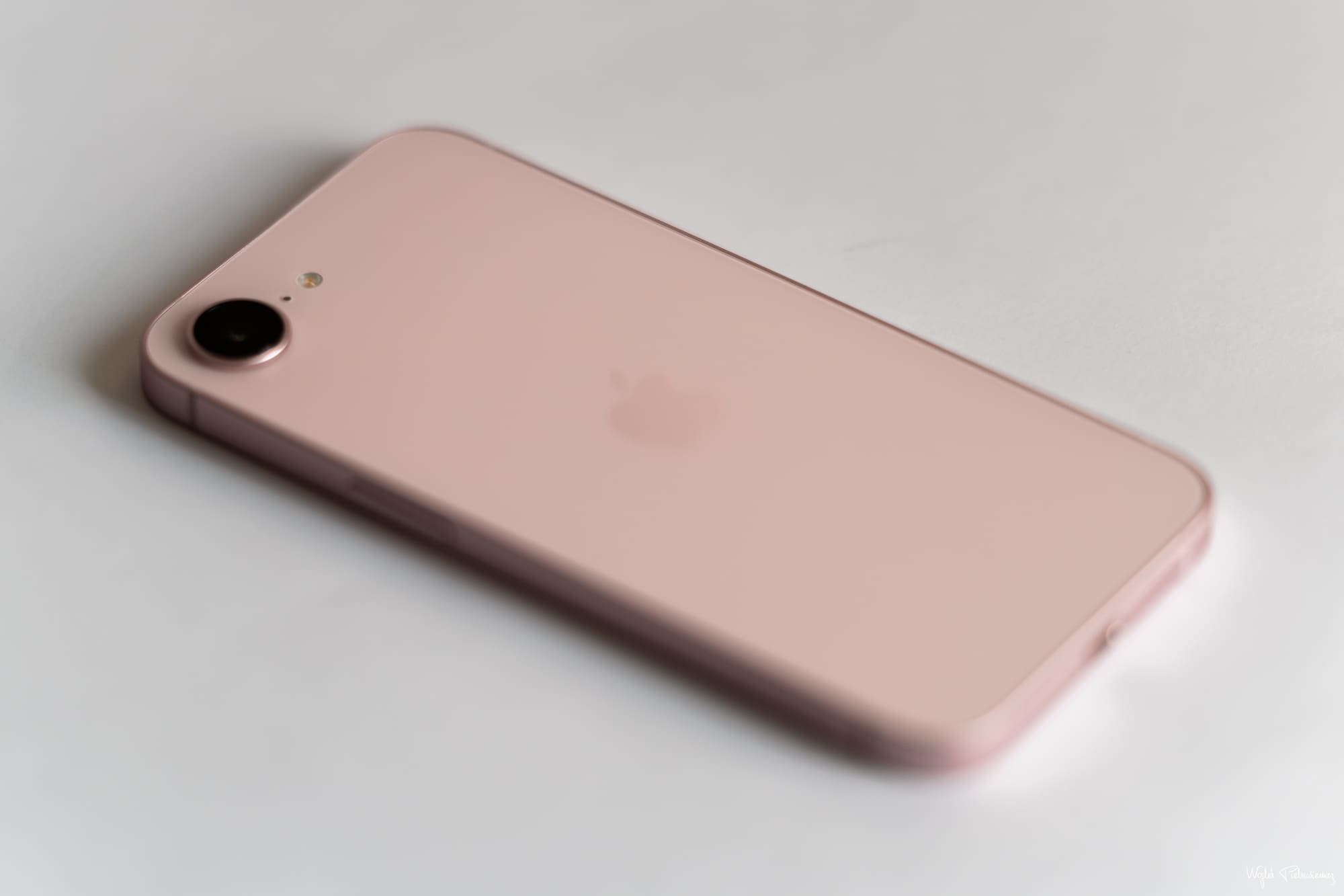 Zdjęcie okładkowe wpisu Apple zatrzymuje projektantów iPhone’a bonusami do&nbsp;400 tys. USD