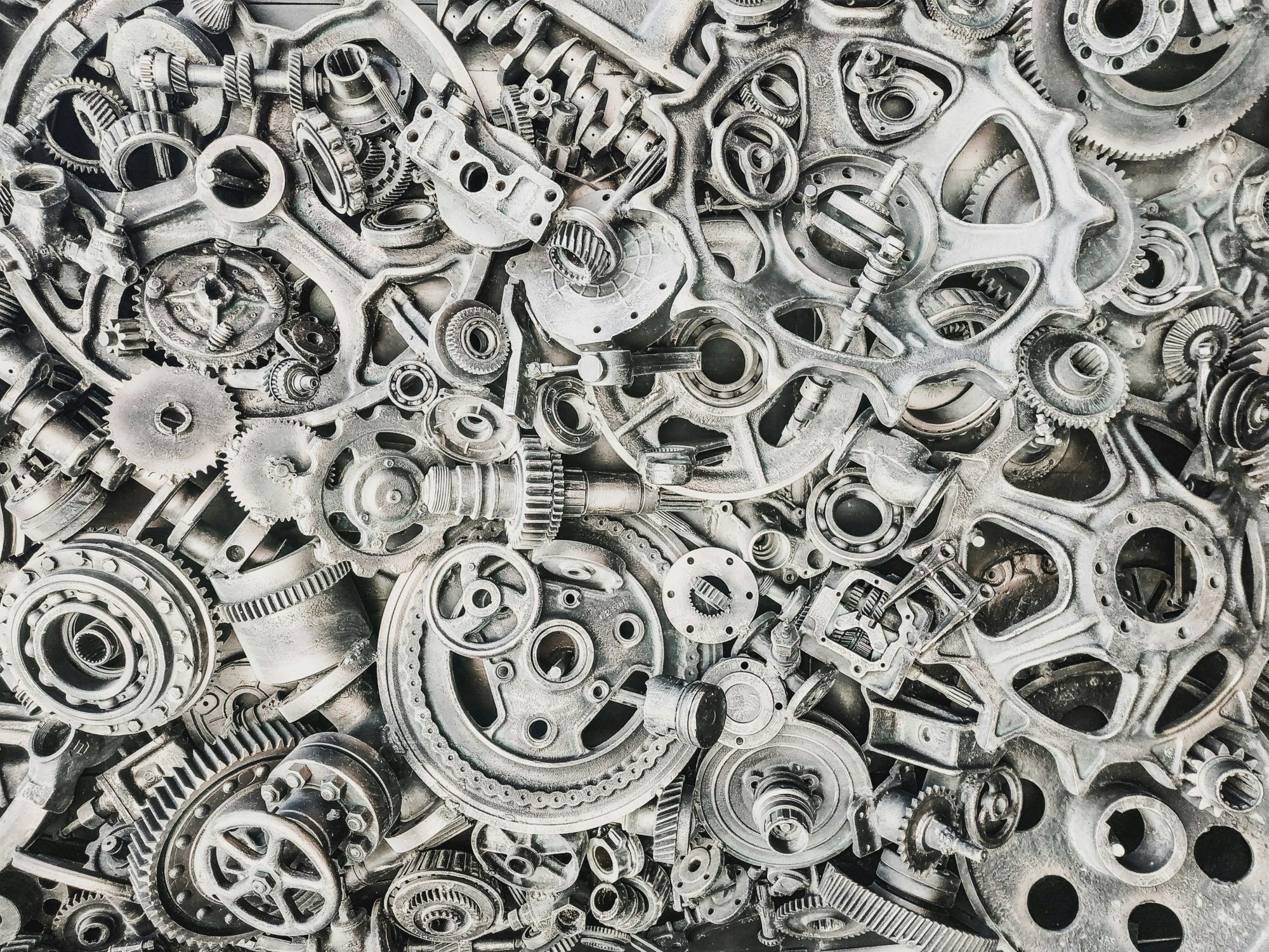 Bóg z maszyny. Jak sztuczna inteligencja przejmuje kontrolę nad ludzką duchowością