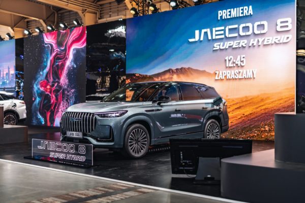 Zdjęcie okładkowe do wpis Hybrydowe uderzenie z&nbsp;Chin. Jaecoo odkrywa ceny modeli 7 i&nbsp;8, celując w&nbsp;rynkowych wyjadaczy [galeria]
