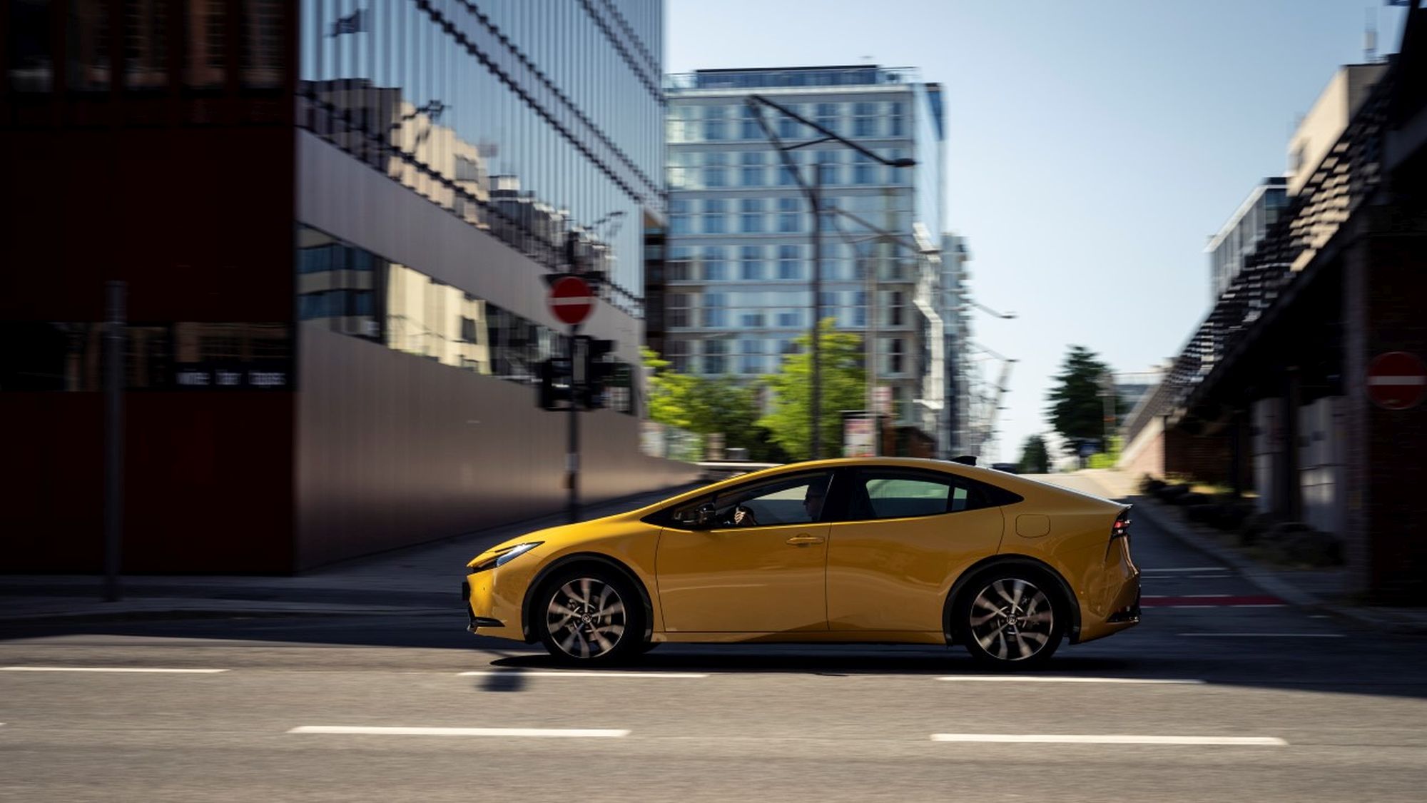 Toyota tnie ceny modelu Prius. Słynna hybryda plug-in mocno tanieje, ale to przez cały czas propozycja dla firm