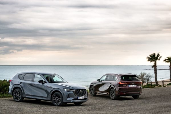 Zdjęcie okładkowe wpisu Mazda obniża ceny flagowych SUV-ów. Hybrydy z&nbsp;wtyczką tańsze od&nbsp;diesla i&nbsp;konkretne rabaty w&nbsp;salonach