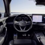 Zdjęcie okładkowe wpisu: Wiosenne przebudzenie za&nbsp;kółkiem. Jak dźwięk w&nbsp;Volkswagenie zmienia każdą podróż