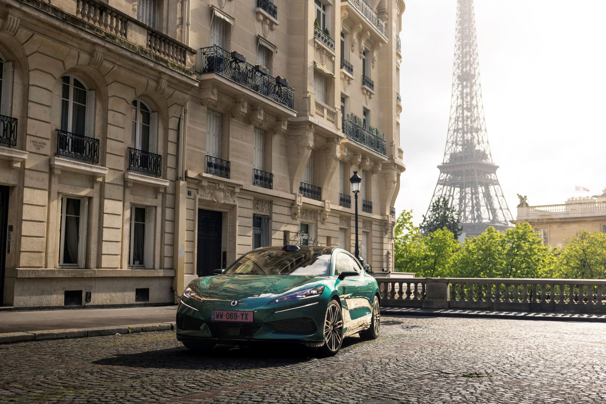 Pół miliona złotych za chińskiego grand tourera. DENZA Z9GT uderza z mocą 1156 KM i ładowaniem w 9 minut