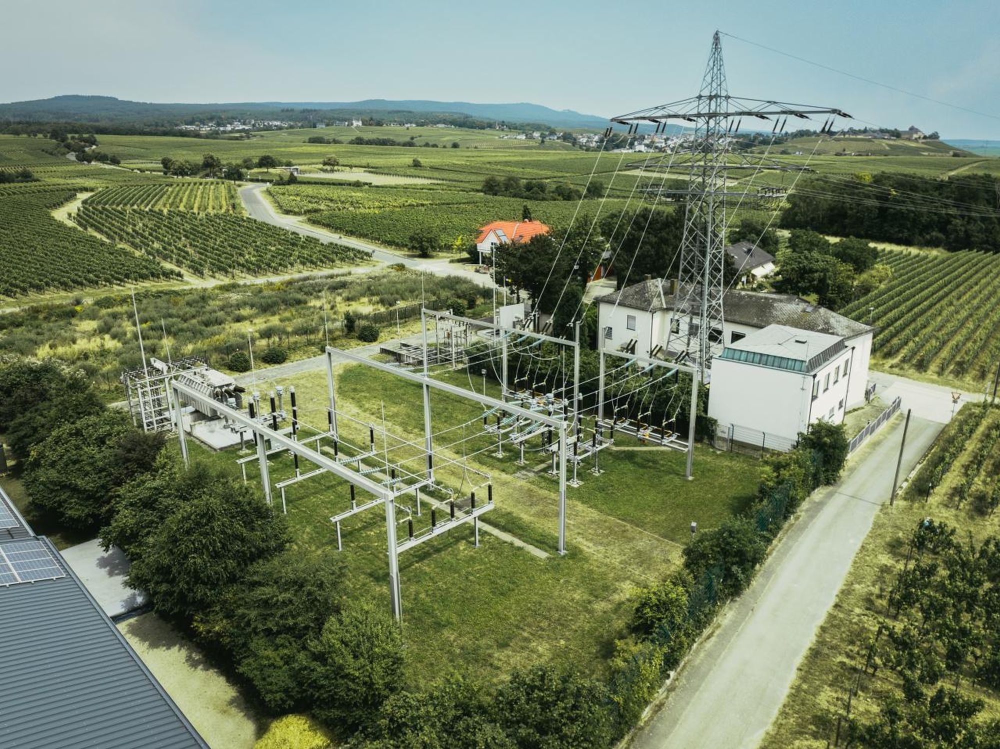 Warszawa wpina w sieć „powerbanki”. Tak miasto broni się przed blackoutem