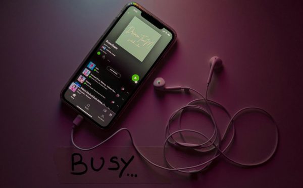 Spotify (fot. Imiyaz Ali / Unsplash)