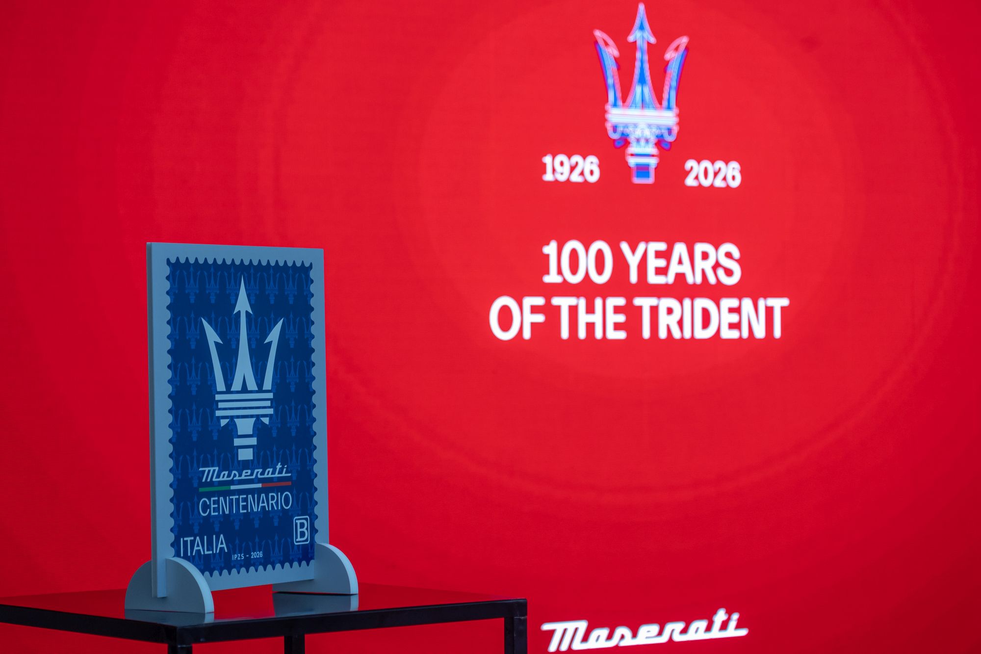 Od rzeźby Neptuna po Motor Valley. Maserati świętuje 100 lat Trójzębu wyjątkowym znaczkiem