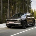 Zdjęcie okładkowe wpisu: Toyota bZ4X Touring. 380 koni i&nbsp;użyteczność, która&nbsp;ma&nbsp;przyciągnąć rodziny do&nbsp;elektryków