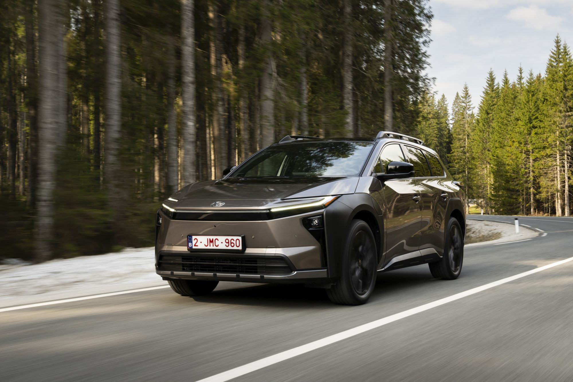 Toyota bZ4X Touring. 380 koni i użyteczność, która ma przyciągnąć rodziny do elektryków