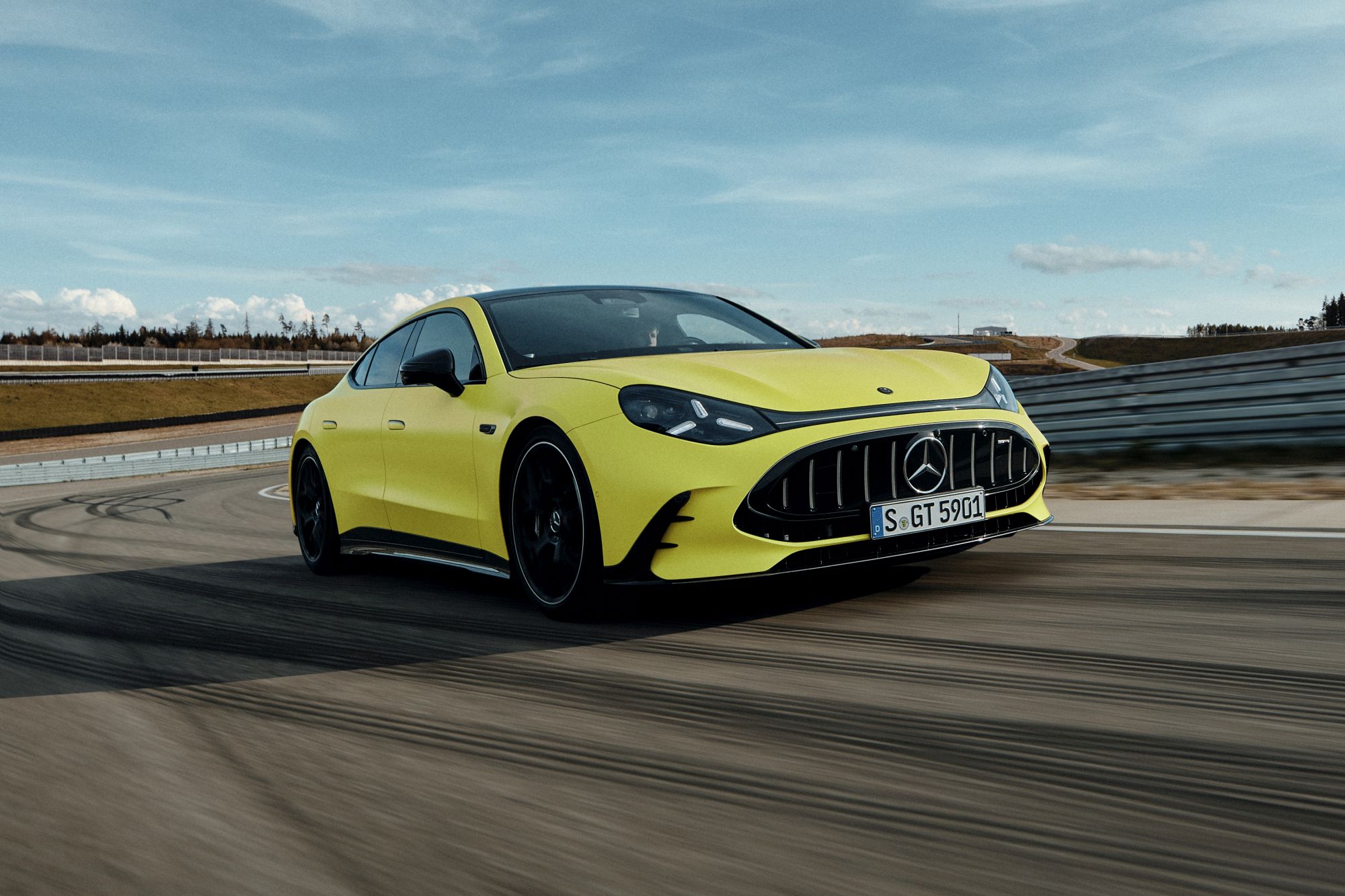 Zdjęcie okładkowe wpisu Das neue Mercedes-AMG GT 63 4-Türer Coupé, 2026.Mercedes-AMG GT 63 4-Türer Coupé | Energieverbrauch kombiniert 21,0-17,9 kWh/100 km | CO2 Emissionen kombiniert 0 g/km | CO2-Klasse: A//The all-new Mercedes-AMG GT 63 4-Door Coupé, 2026.Mercedes