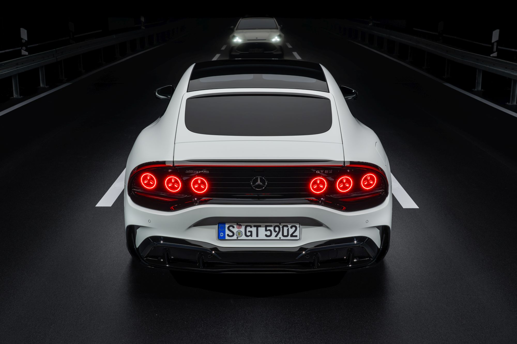Zdjęcie okładkowe wpisu Das neue Mercedes-AMG GT 63 4-Türer Coupé, 2026.
Mercedes-AMG GT 63 4-Türer Coupé | Energieverbrauch kombiniert 21,0-17,9 kWh/100 km | CO2 Emissionen kombiniert 0 g/km | CO2-Klasse: A
//
The all-new Mercedes-AMG GT 63 4-Door Coupé, 2026.
Mercedes‑