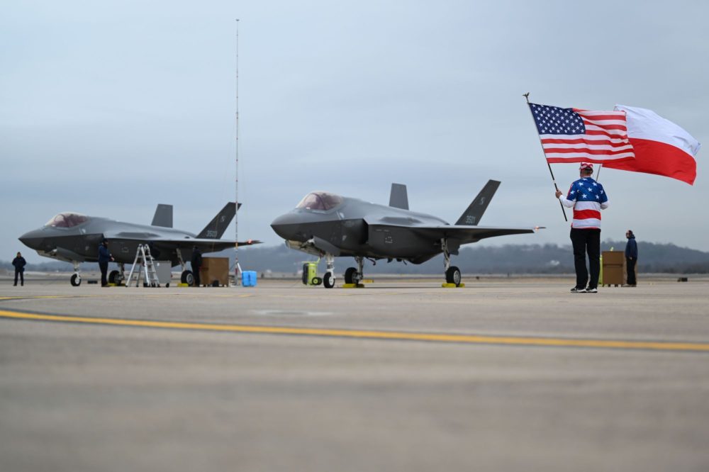 Zdjęcie okładkowe do wpis F-35 Husarz wkrótce wyląduje w&nbsp;Polsce. Genialna maszyna, „amerykańska smycz” czy&nbsp;ostateczny niszczyciel dronów?