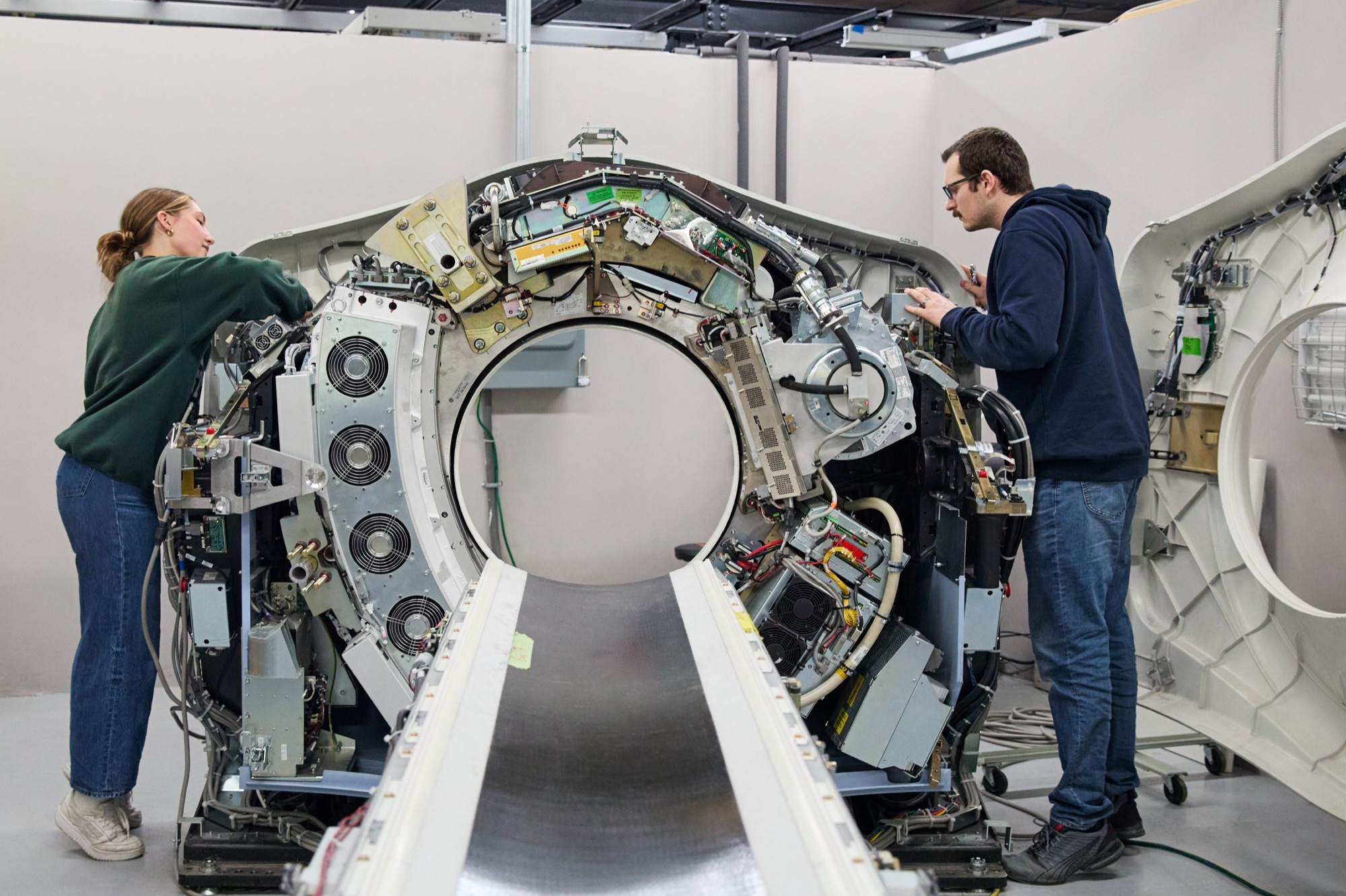 Apple Manufacturing Academy pokazuje, jak AI trafia na halę produkcyjną