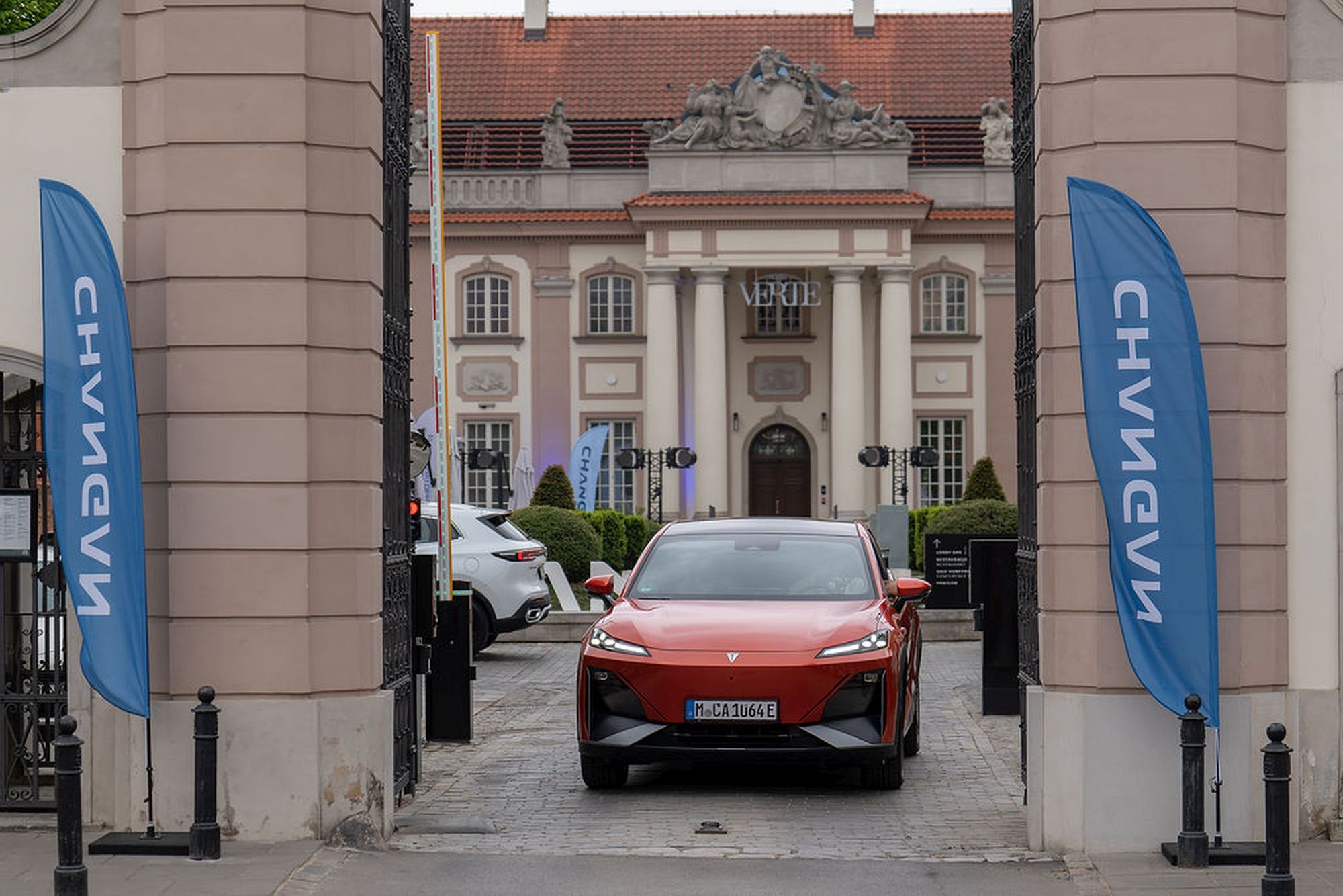 Zdjęcie okładkowe wpisu Changan wchodzi do&nbsp;Polski. Chiński gigant wycenia swoje SUV-y i&nbsp;rzuca rękawicę MG