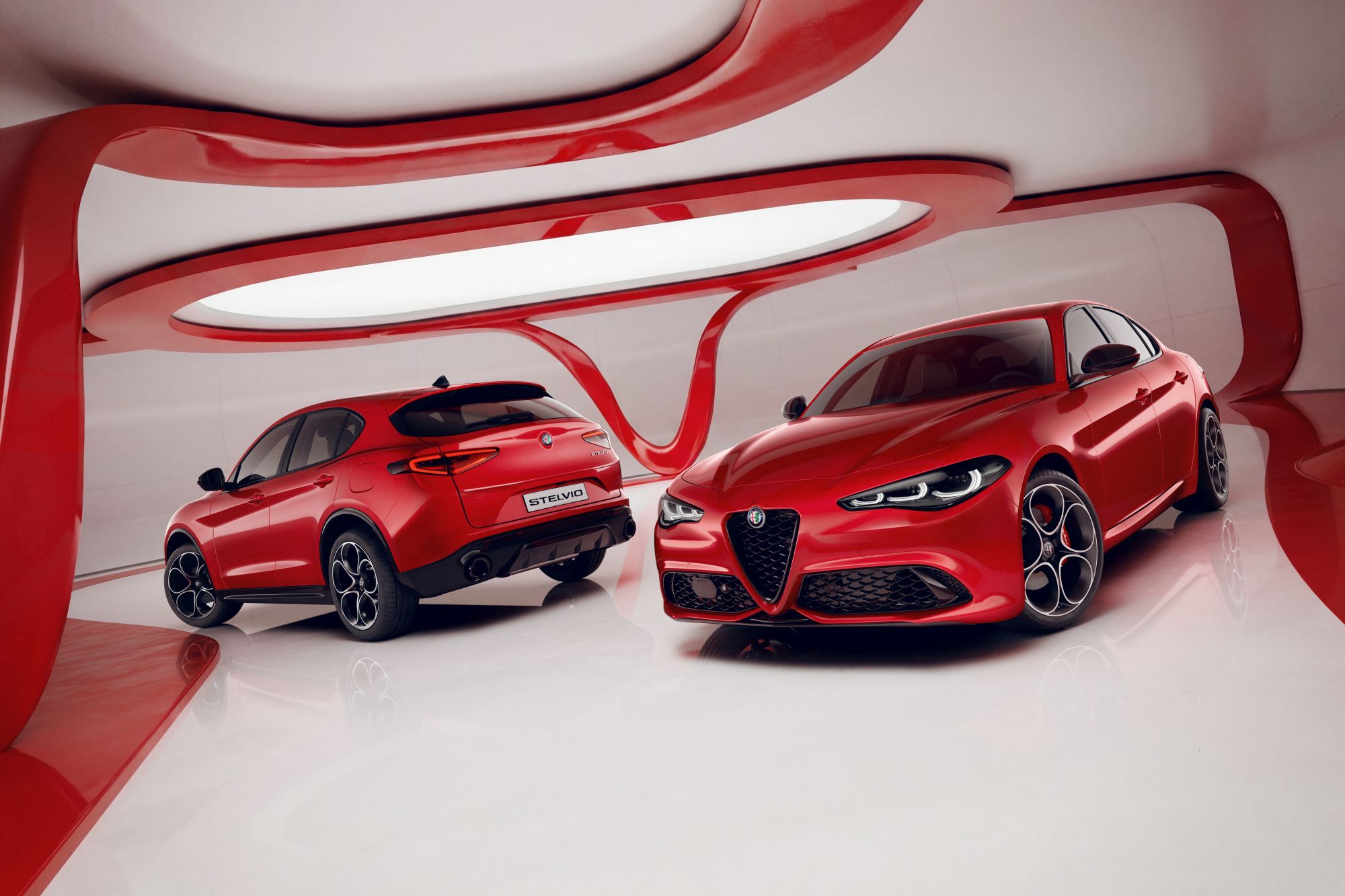 Alfa Romeo Giulia i Stelvio dostają Pakiet Performance, czyli jak zostać królem balu w starym garniturze [galeria]
