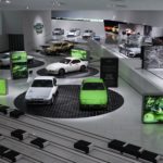 Zdjęcie okładkowe wpisu: Porsche świętuje 50 lat układu Transaxle. Neony, lata 80. i&nbsp;samochody, które uratowały markę