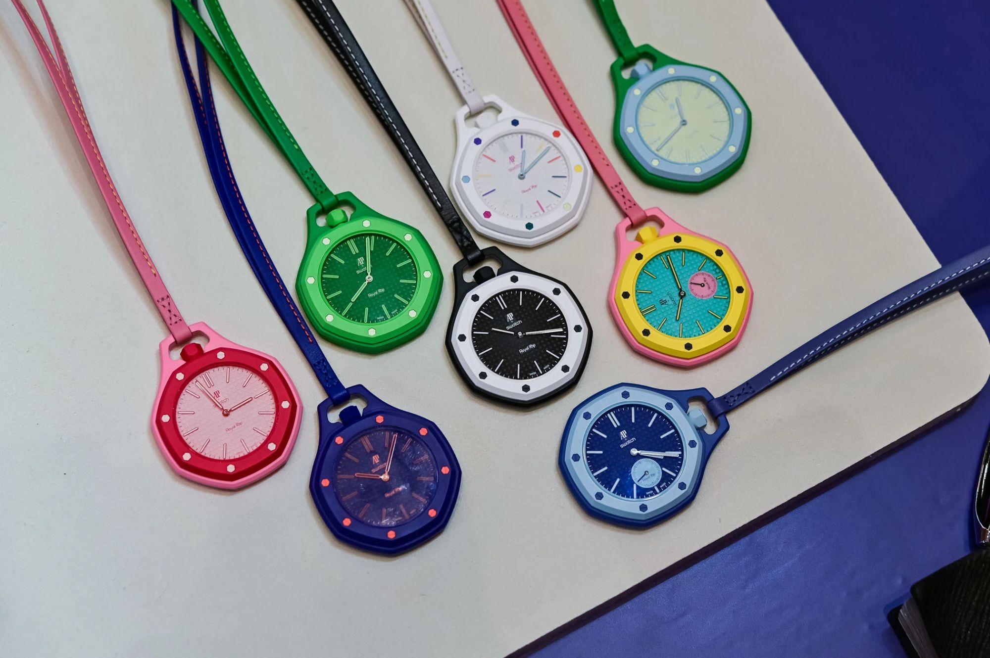 Swatch i Audemars Piguet łączą siły, prezentując zegarek Royal Pop