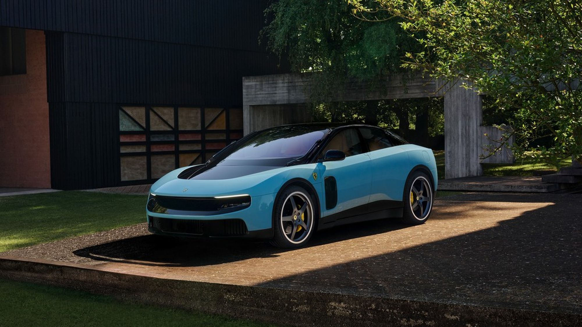 Duch Apple Car żyje w Maranello? Ferrari Luce ma 1050 KM – narysował go Jony Ive [galeria]