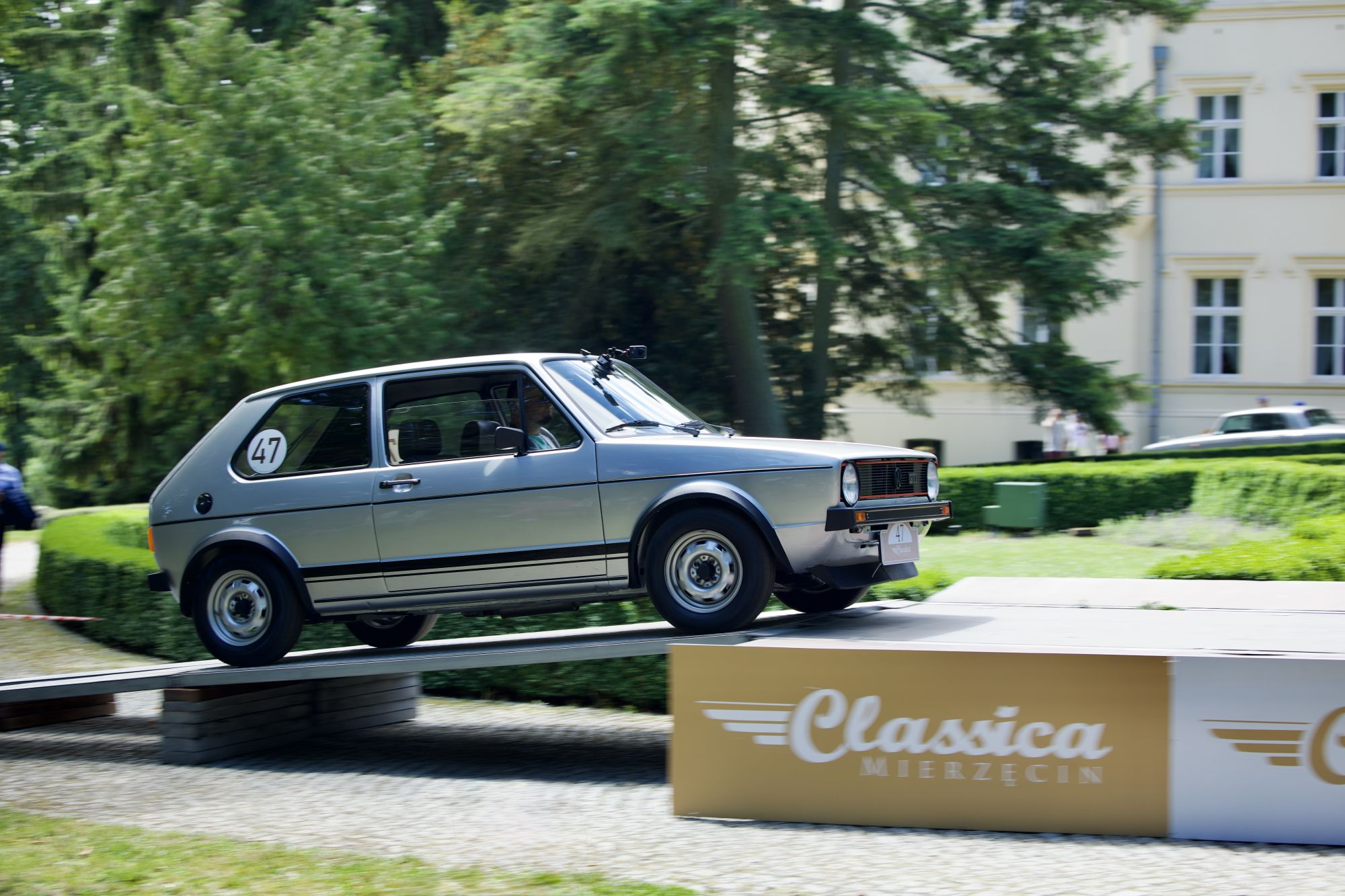 Nostalgia pokonała luksus. Pierwszy Golf GTI rozbił bank na zlocie klasyków w Mierzęcinie