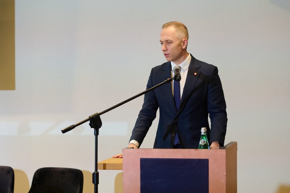 Zdjęcie okładkowe do wpis Serwerownia w&nbsp;kontenerze. Polska firma kosmiczna CloudFerro wysyła chmurę na&nbsp;front