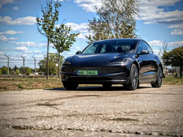 Zdjęcie okładkowe do wpis Test iMagazine: Tesla Model 3 RWD – cenowa demolka