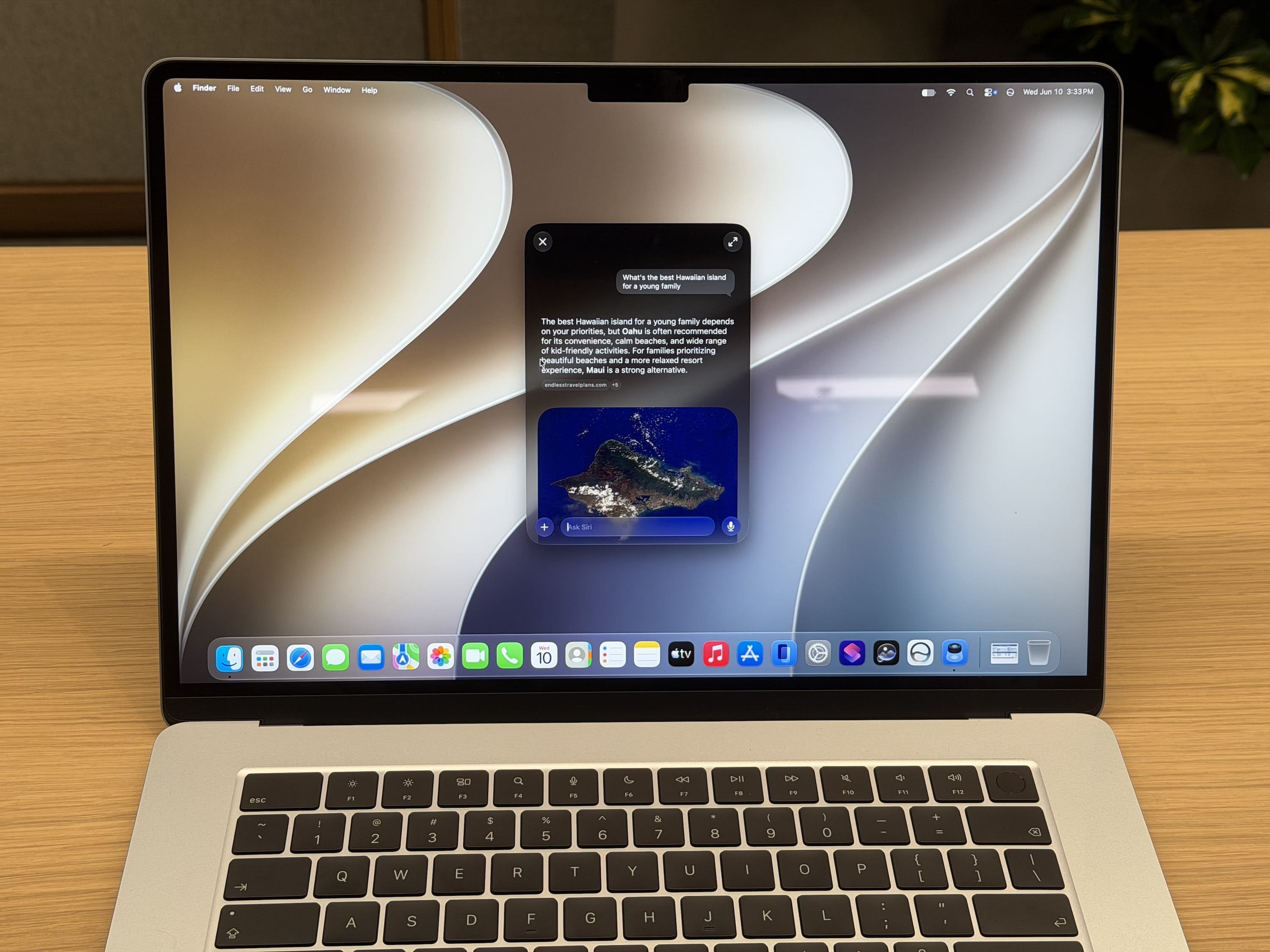 Apple negocjuje z wydawcami płatny dostęp do treści newsowych dla Siri AI