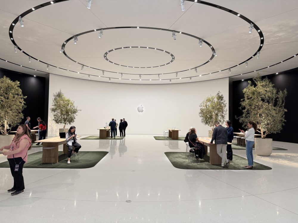 Zdjęcie okładkowe do wpis Apple pyta o&nbsp;media społecznościowe w&nbsp;kwestionariuszu ocen wiekowych App Store Connect