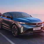 Zdjęcie okładkowe wpisu: Nowe Renault Megane E-Tech electric. Francuzi upraszczają gamę i&nbsp;ukrywają kluczową zmianę między wierszami [galeria]