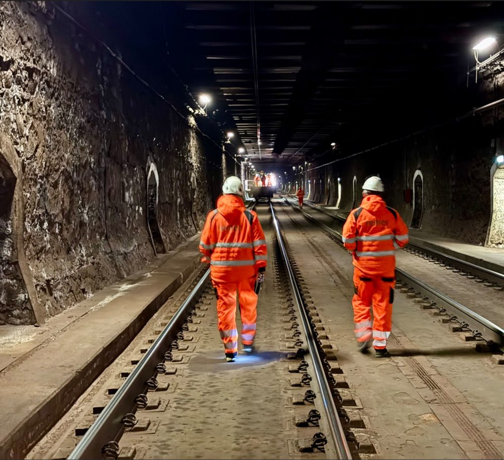 Zdjęcie okładkowe do wpis Koniec cyfrowej czarnej dziury pod&nbsp;Warszawą. Przez&nbsp;Tunel Średnicowy przejedziesz z&nbsp;szybkim internetem