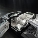 Zdjęcie okładkowe wpisu: Ostatnie tchnienie silnika W16. Bugatti Mistral Blanc Éternel łączy cyfrową siatkę z&nbsp;prawdziwą porcelaną [galeria]