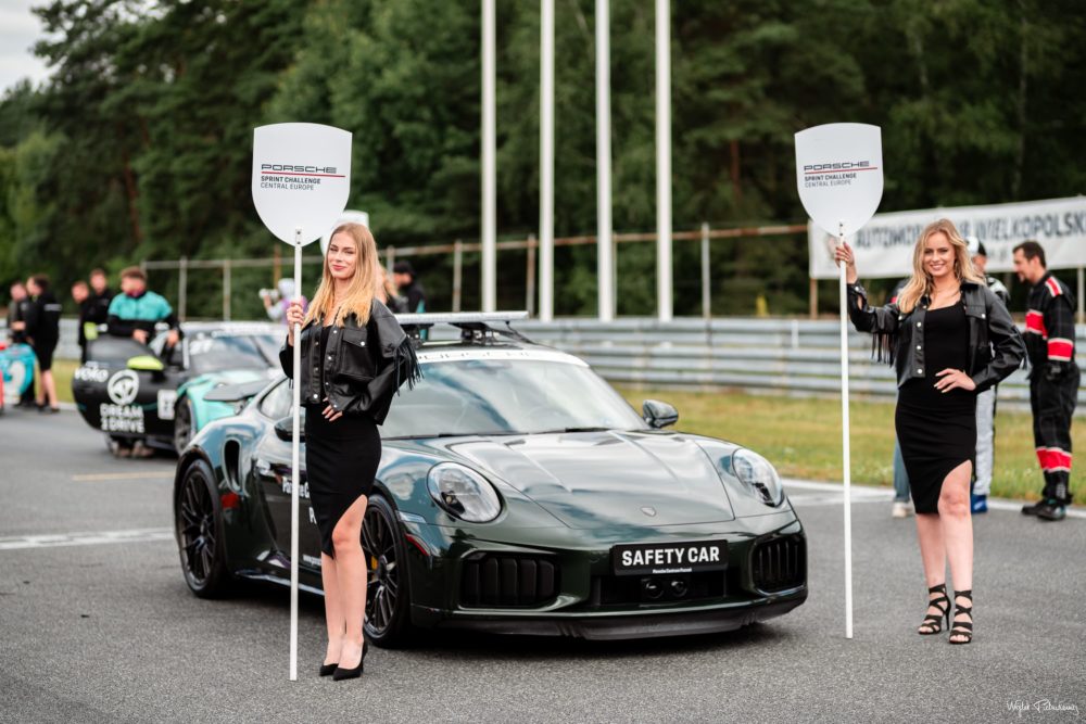 Zdjęcie okładkowe do wpis Galeria zdjęć z&nbsp;Porsche Club Poland na&nbsp;Torze Poznań, Porsche Sprint Challenge Central Europe i&nbsp;911 GT3 RS z&nbsp;pakietem Manthey