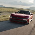 Zdjęcie okładkowe wpisu: Ferrari przywraca manualną skrzynię biegów. Model 12Cilindri łączy wolnossące V12 z&nbsp;innowacyjnym sprzęgłem [galeria]