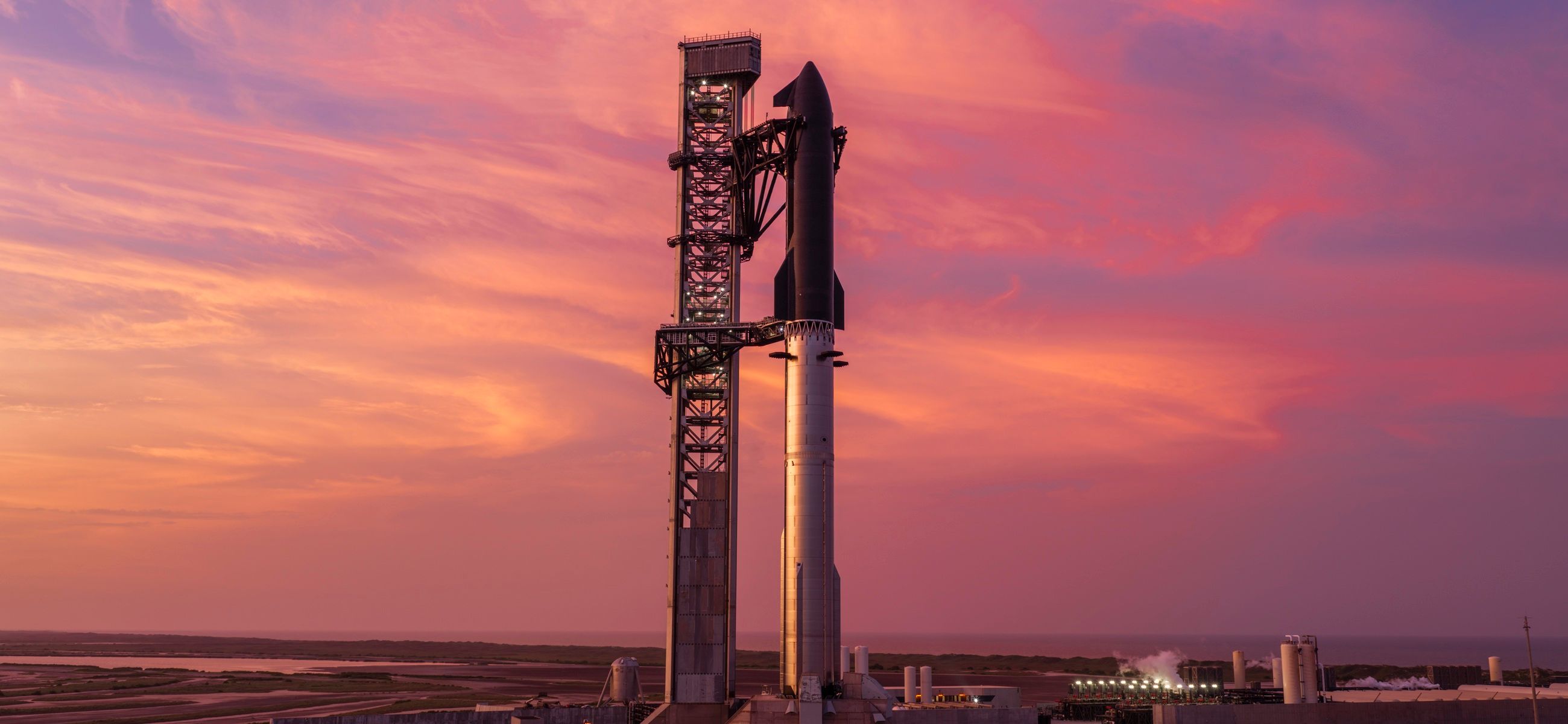 Zdjęcie okładkowe wpisu SpaceX gotowe na&nbsp;złapanie Starshipa wieżą. Przełomowy wynik 13. lotu