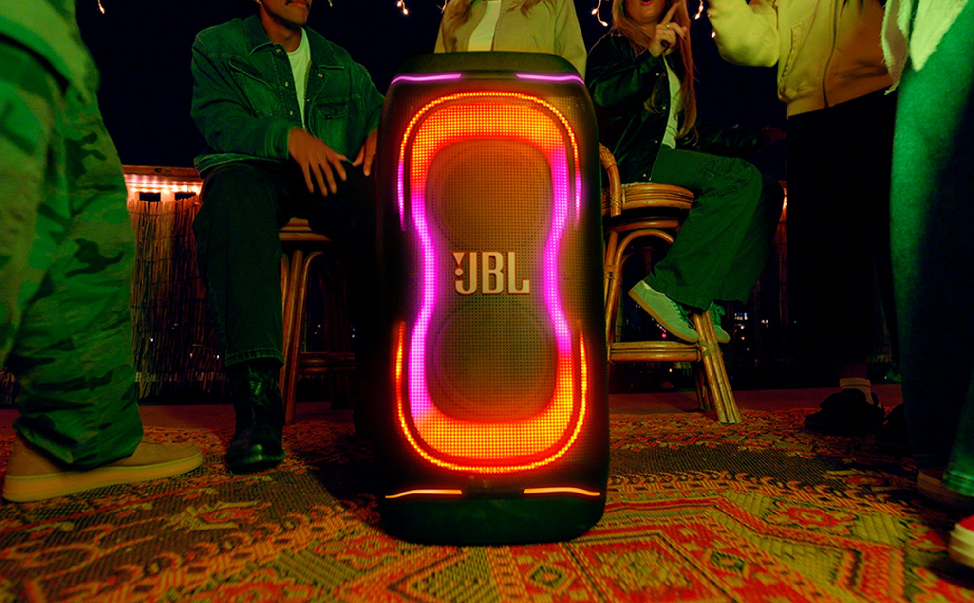 Głośnik na kółkach z algorytmem AI. JBL PartyBox 330 wjeżdża na rynek