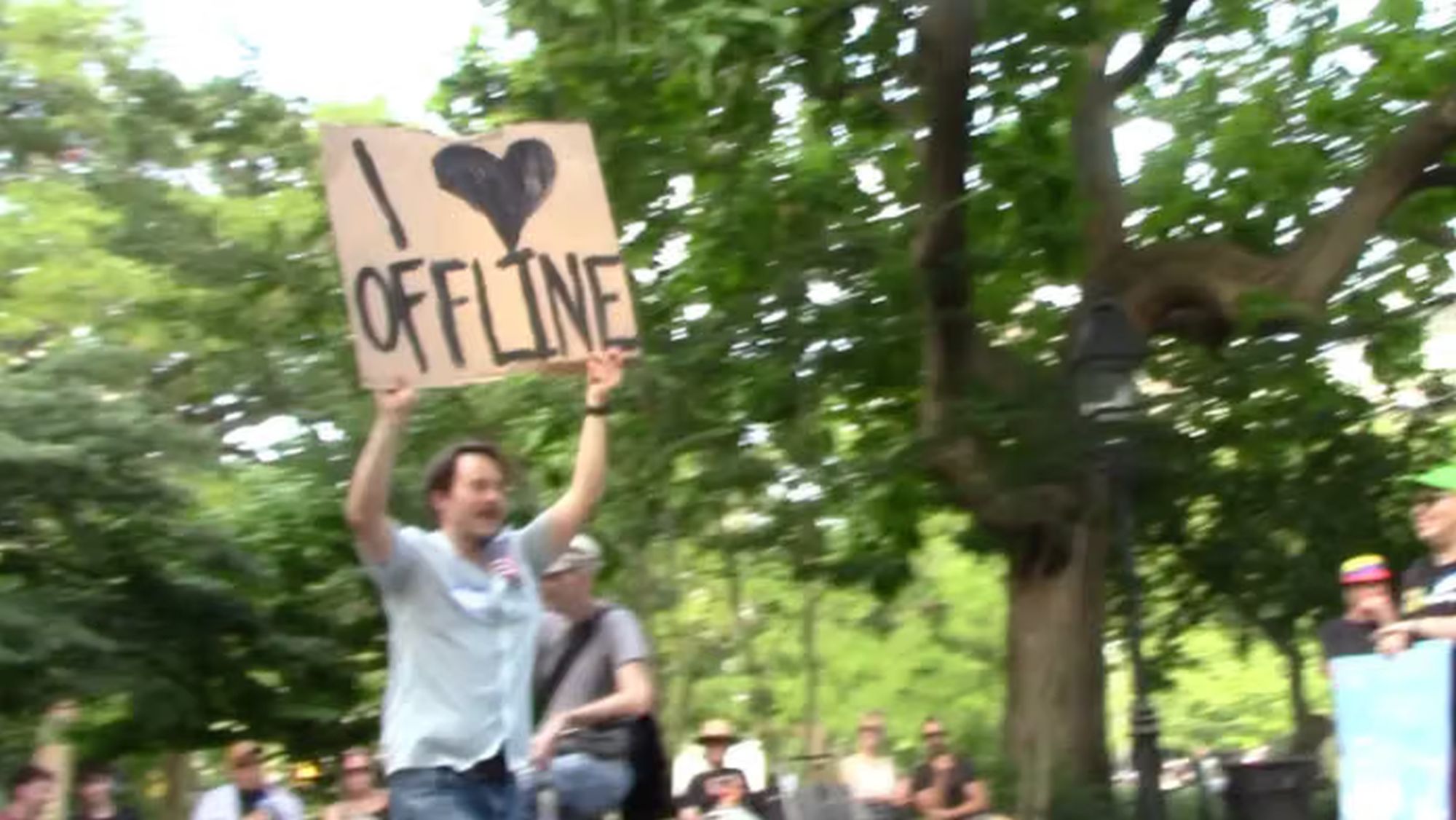 Nowy bunt przeciwko maszynom. Pokolenie Z uczy się życia bez telefonów na festiwalu w Nowym Jorku