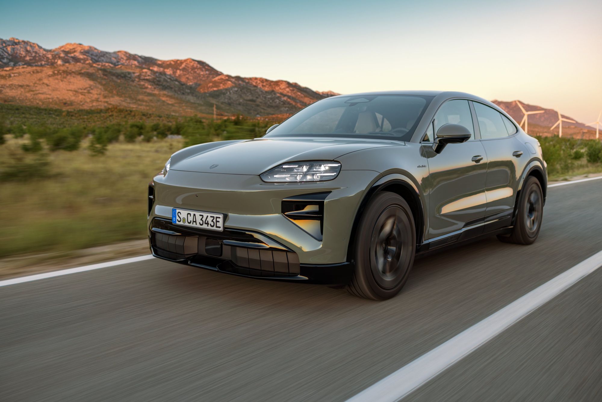 Porsche podsumowuje półrocze. Spadki sprzedaży, koniec kultowych modeli i ratunek w 911