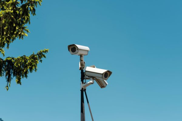 prywatny monitoring kara UODO; zdjęcie ilustracyjne (fot. Michał Jakubowski / Unsplash)