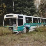 Zdjęcie okładkowe wpisu: Odcięci od&nbsp;świata. Dlaczego 15 milionów Polaków traci szanse przez&nbsp;brak autobusu?