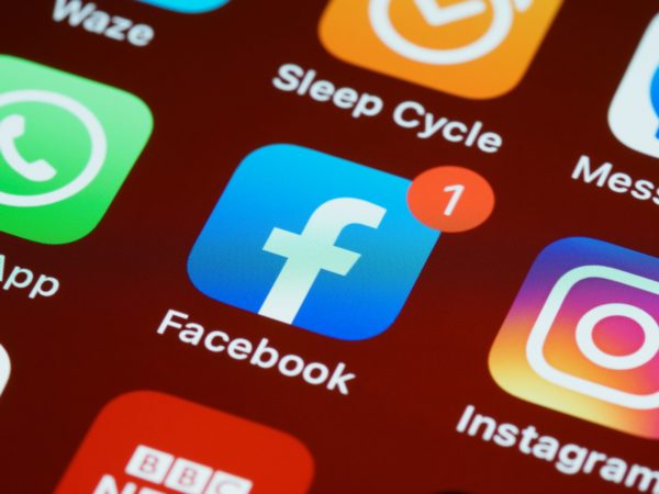 Zdjęcie okładkowe do wpis Meta zawiera ugodę wartą do&nbsp;18 miliardów dolarów. Nowe zasady dla nastolatków na&nbsp;Instagramie i&nbsp;Facebooku