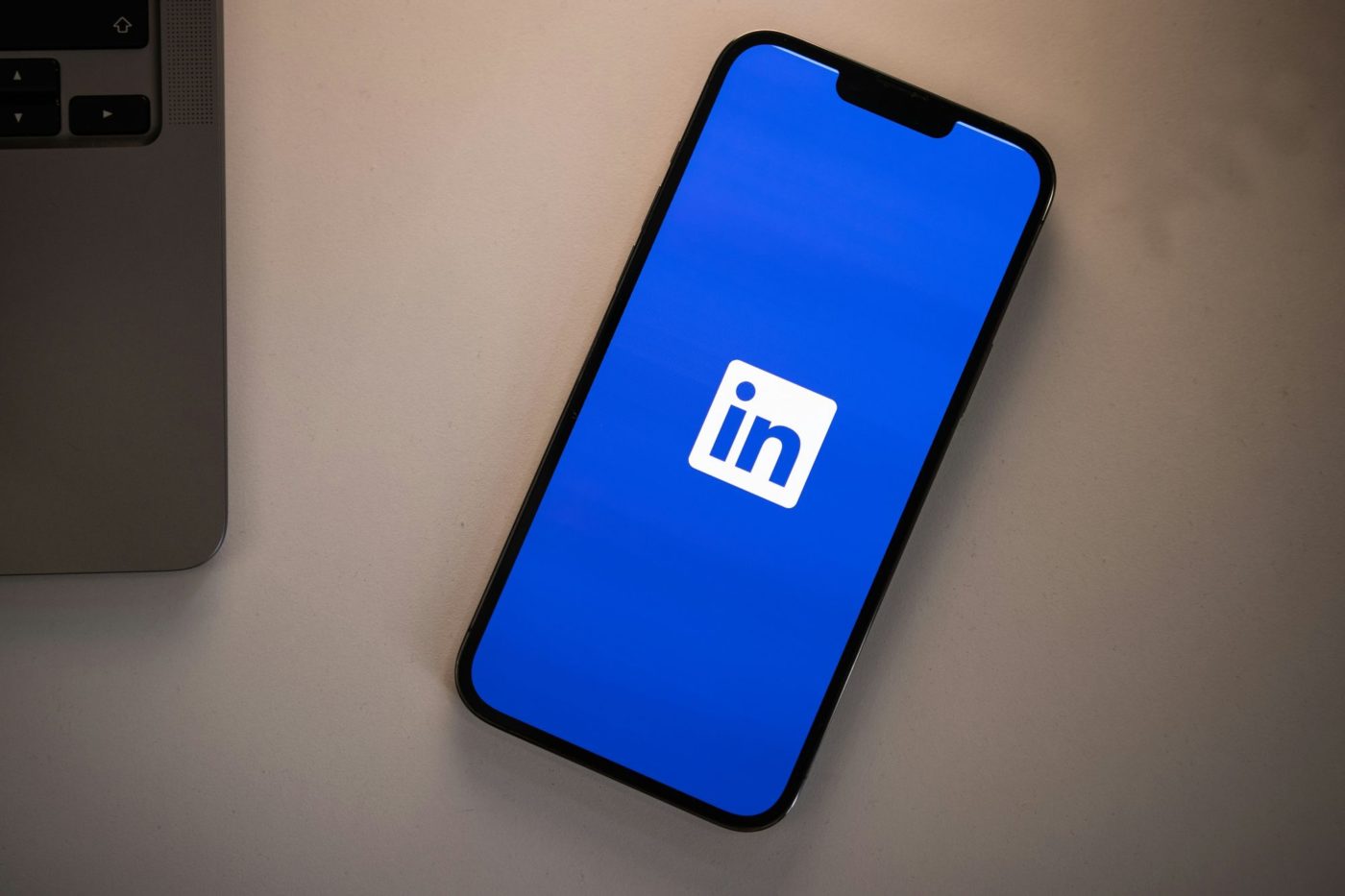 Linkedin teksty generowane przez AI