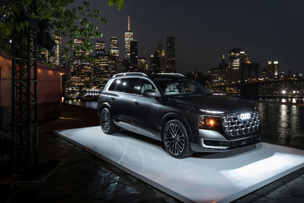 Zdjęcie okładkowe do wpis Audi odpowiada na&nbsp;BMW X7 potężnym dieslem. Nowe Q9 to&nbsp;największy SUV w&nbsp;historii marki [galeria]