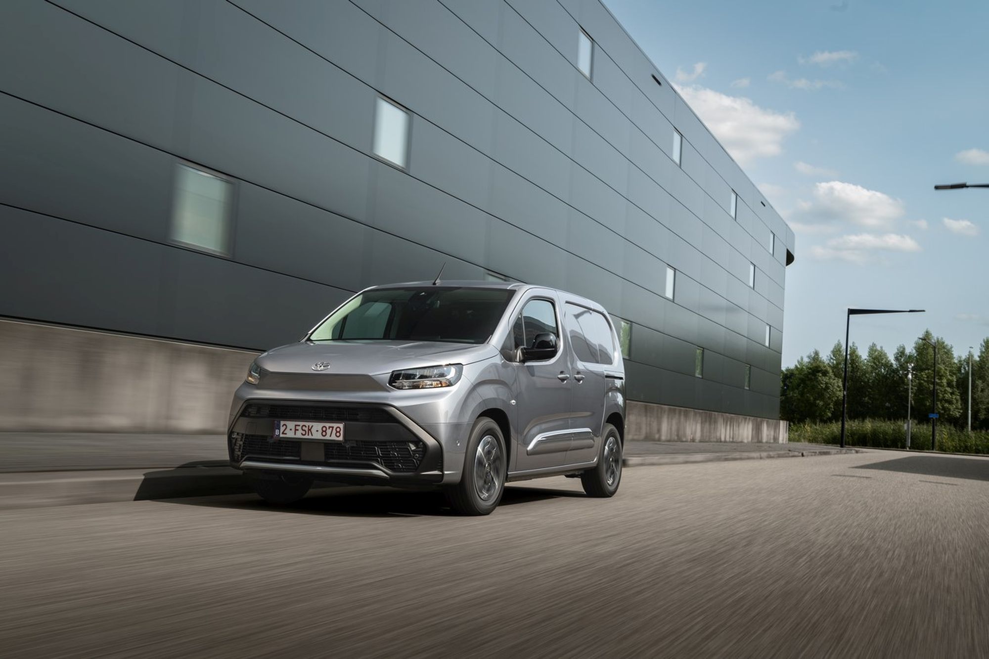 Zdjęcie okładkowe wpisu Elektryczny van Toyoty staje się powerbankiem