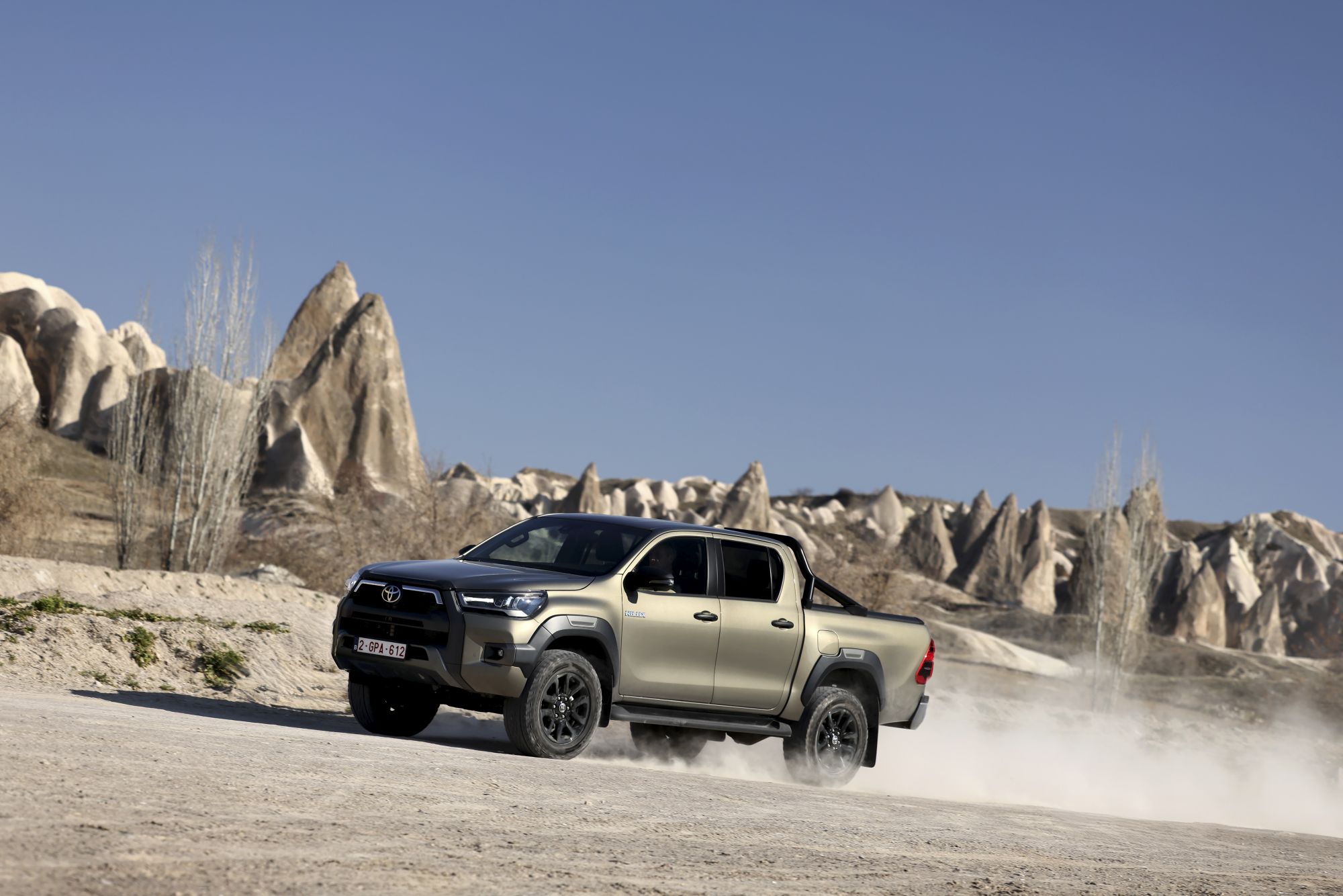 Toyota czyści magazyny z obecnej generacji Hiluxa. Ponad 45 tys. zł rabatu na wersję Executive Sport