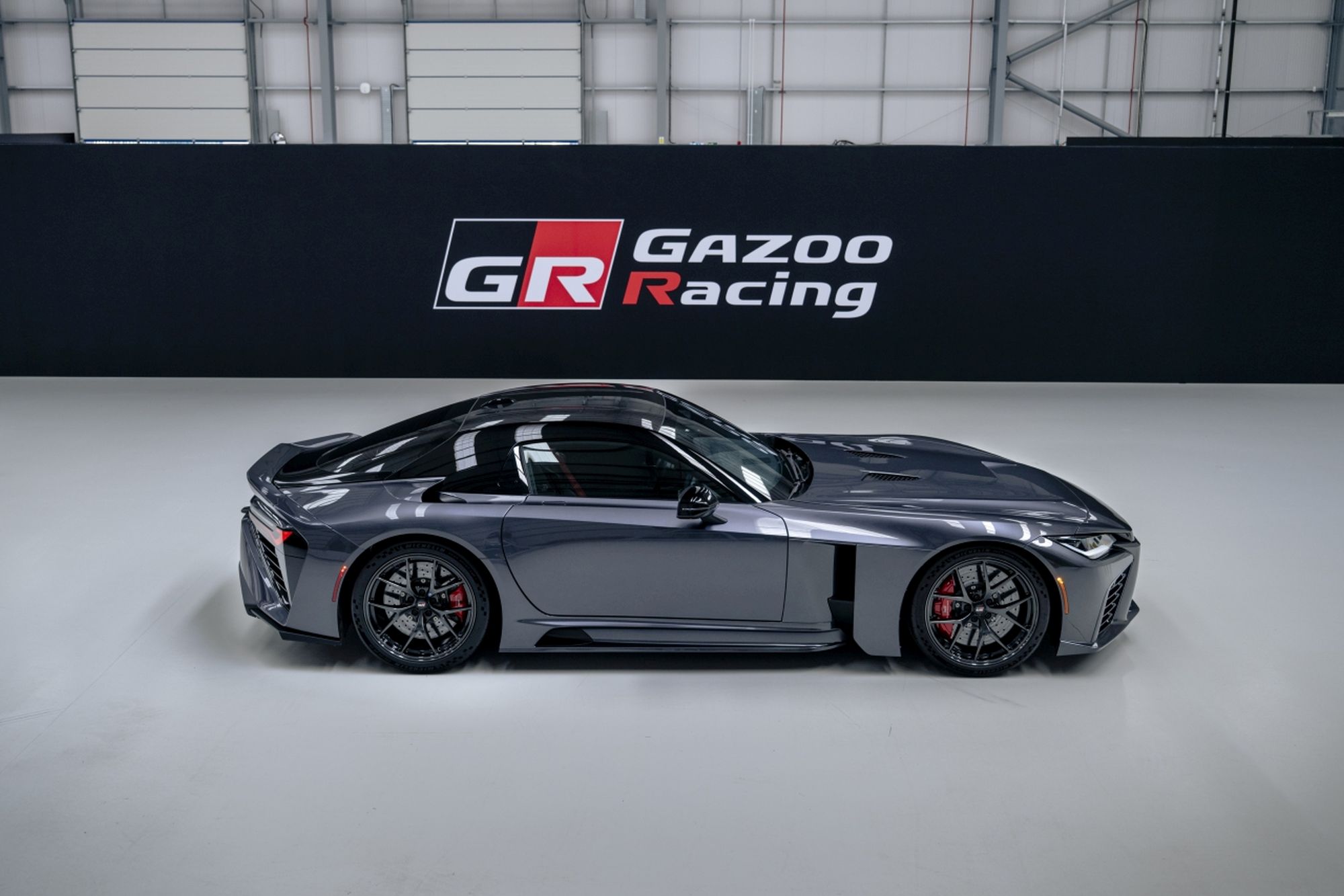 Zdjęcie okładkowe wpisu Niemcy wybrali japoński przepis na&nbsp;supercar. Toyota GR GT z&nbsp;nagrodą czytelników „Auto Zeitung”