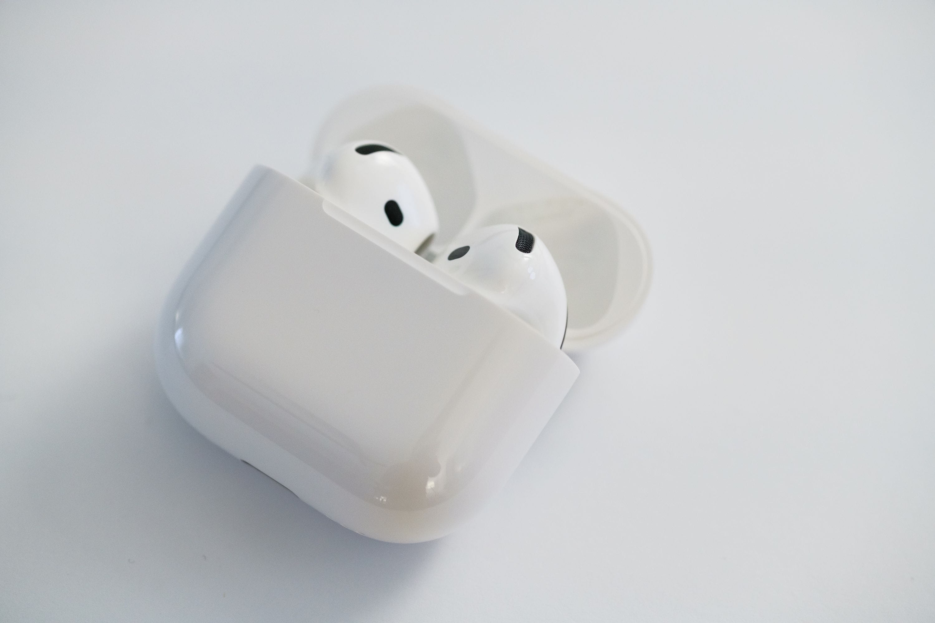 Zdjęcie okładkowe wpisu AirPods 4 z&nbsp;ANC – recenzja