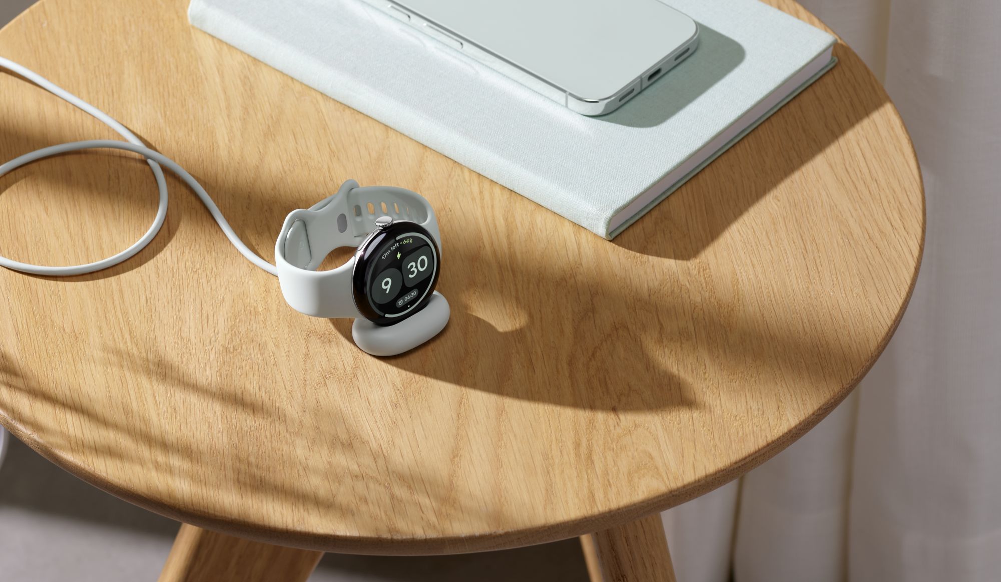 Google Pixel Watch 5 już jest. Większy ekran, dłuższy czas pracy i satelitarne SOS